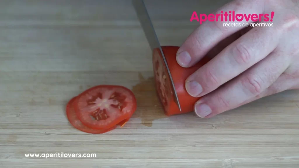 Cortar tomate en rodajas